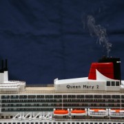 revell_queen_mary_2_20100903_1079309675