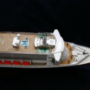 revell_queen_mary_2_20100903_1157987464