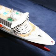revell_queen_mary_2_20100903_1164953023