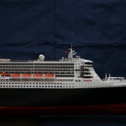 revell_queen_mary_2_20100903_1195935656