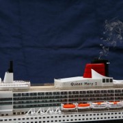 revell_queen_mary_2_20100903_1238013233