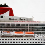 revell_queen_mary_2_20100903_1243988274