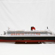 revell_queen_mary_2_20100903_1482790444