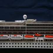 revell_queen_mary_2_20100903_2015460772