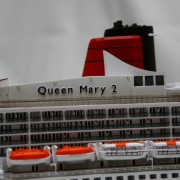 revell_queen_mary_2_20100903_2036705989