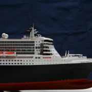 revell_queen_mary_2_20100903_2072888374